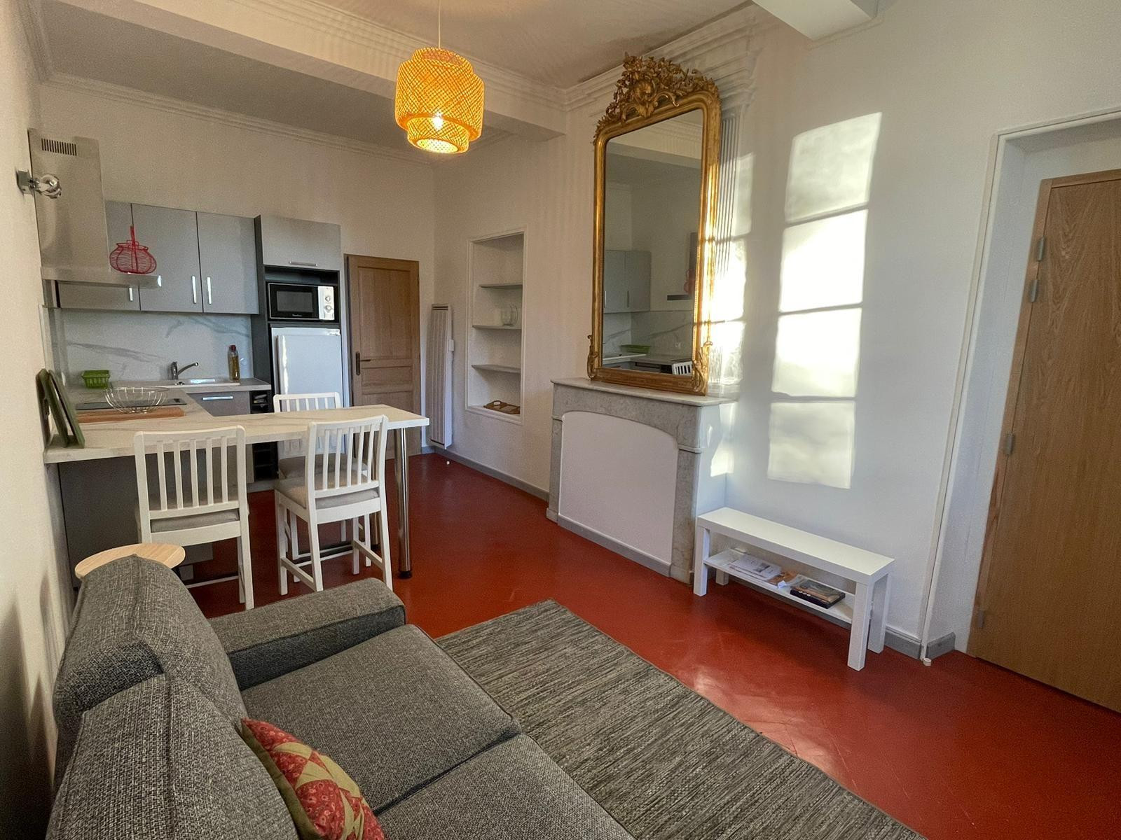 
                                                Location
                                                 Appartement dans maison de caractère