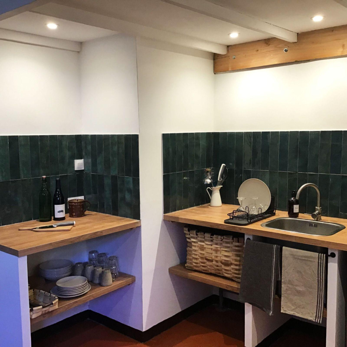 
                                                Location
                                                 Appartement dans maison de maître.