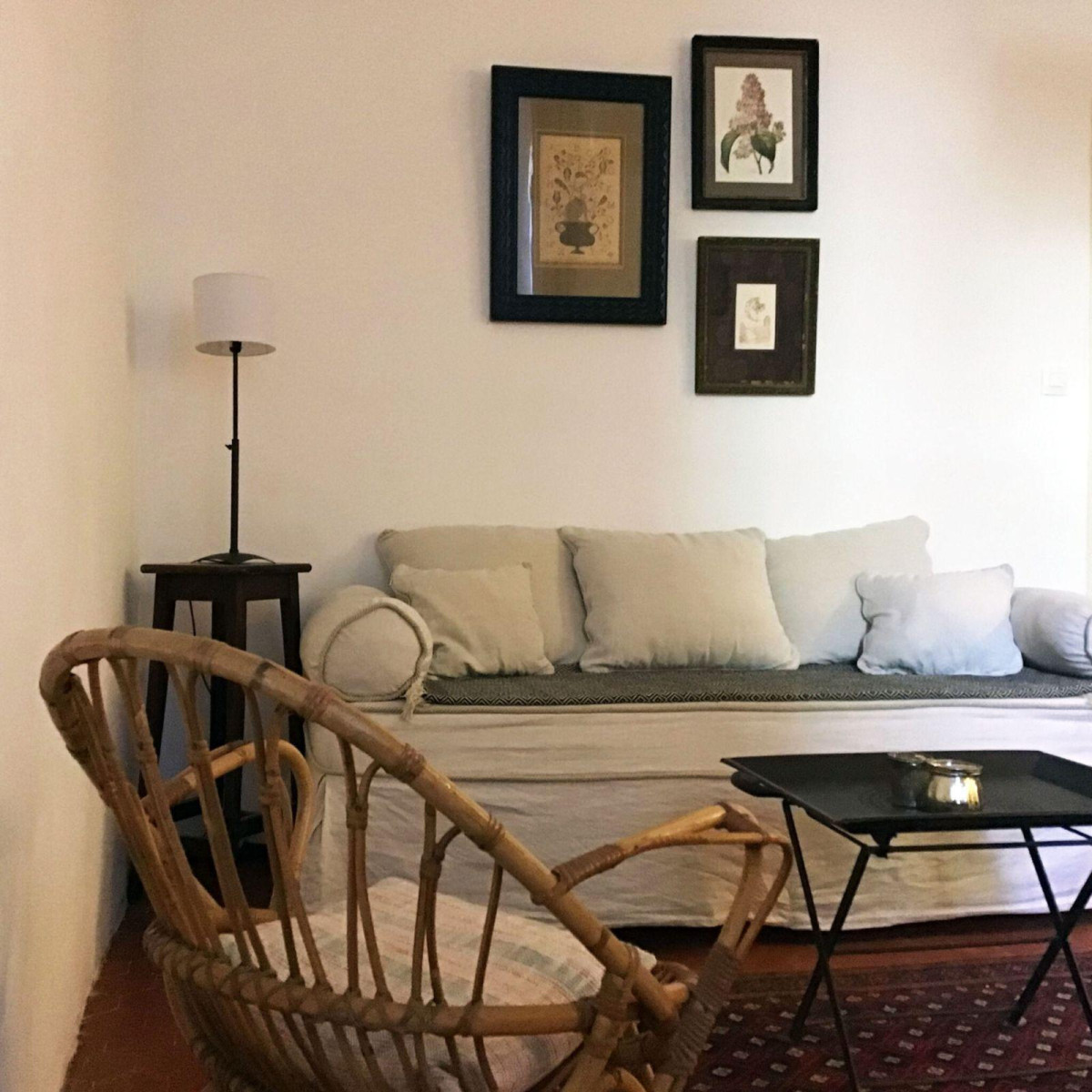 
                                                Location
                                                 Appartement dans maison de maître.