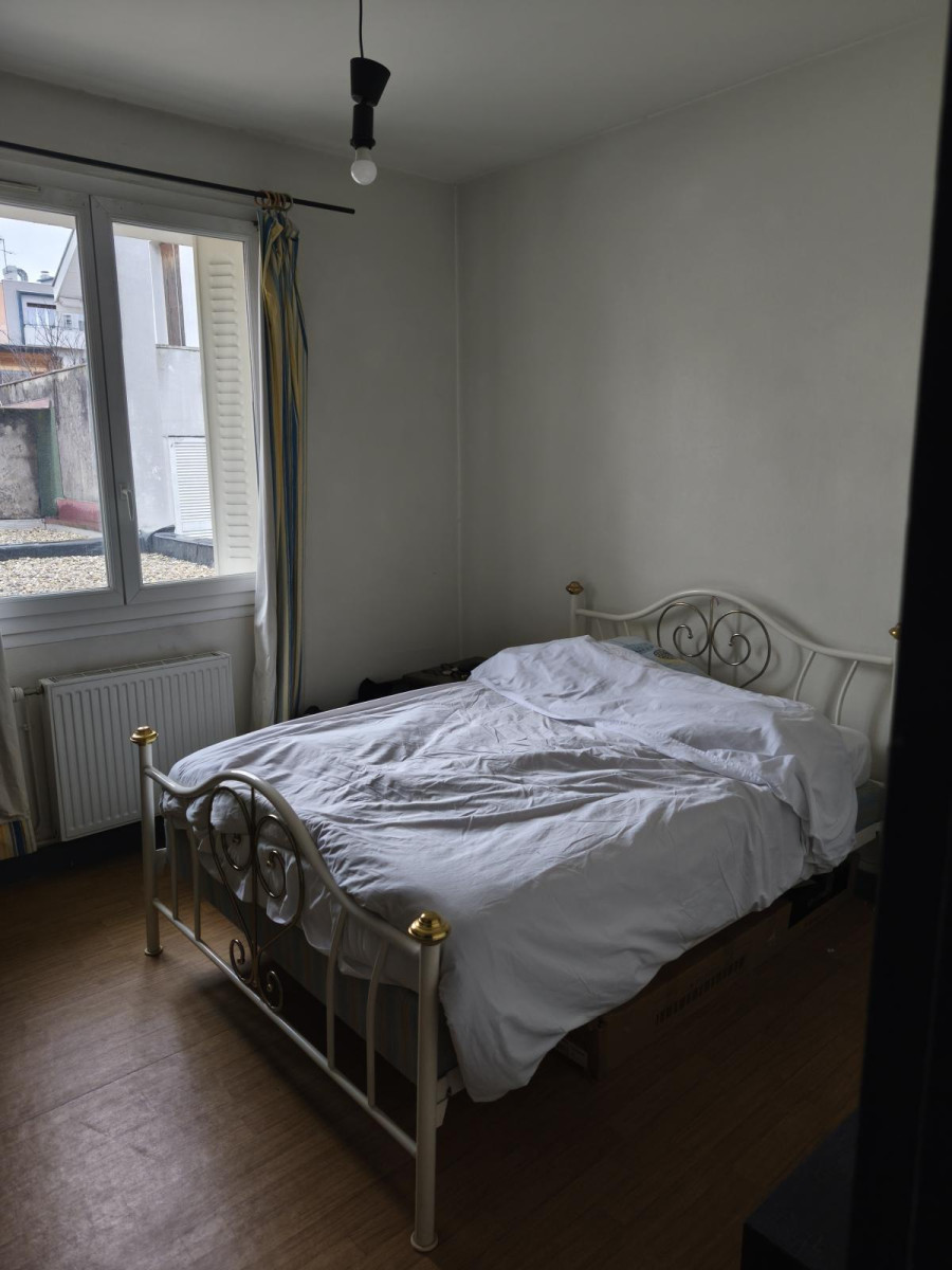 
                                                Location
                                                 Appartement dans petite résidence au calme.