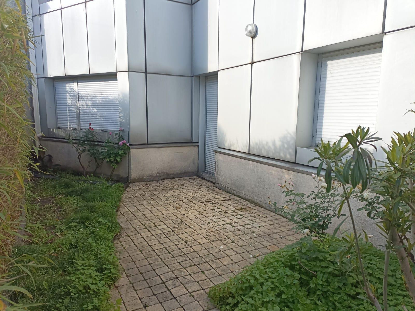 
                                                Location
                                                 Appartement dans quartier calme et recherché