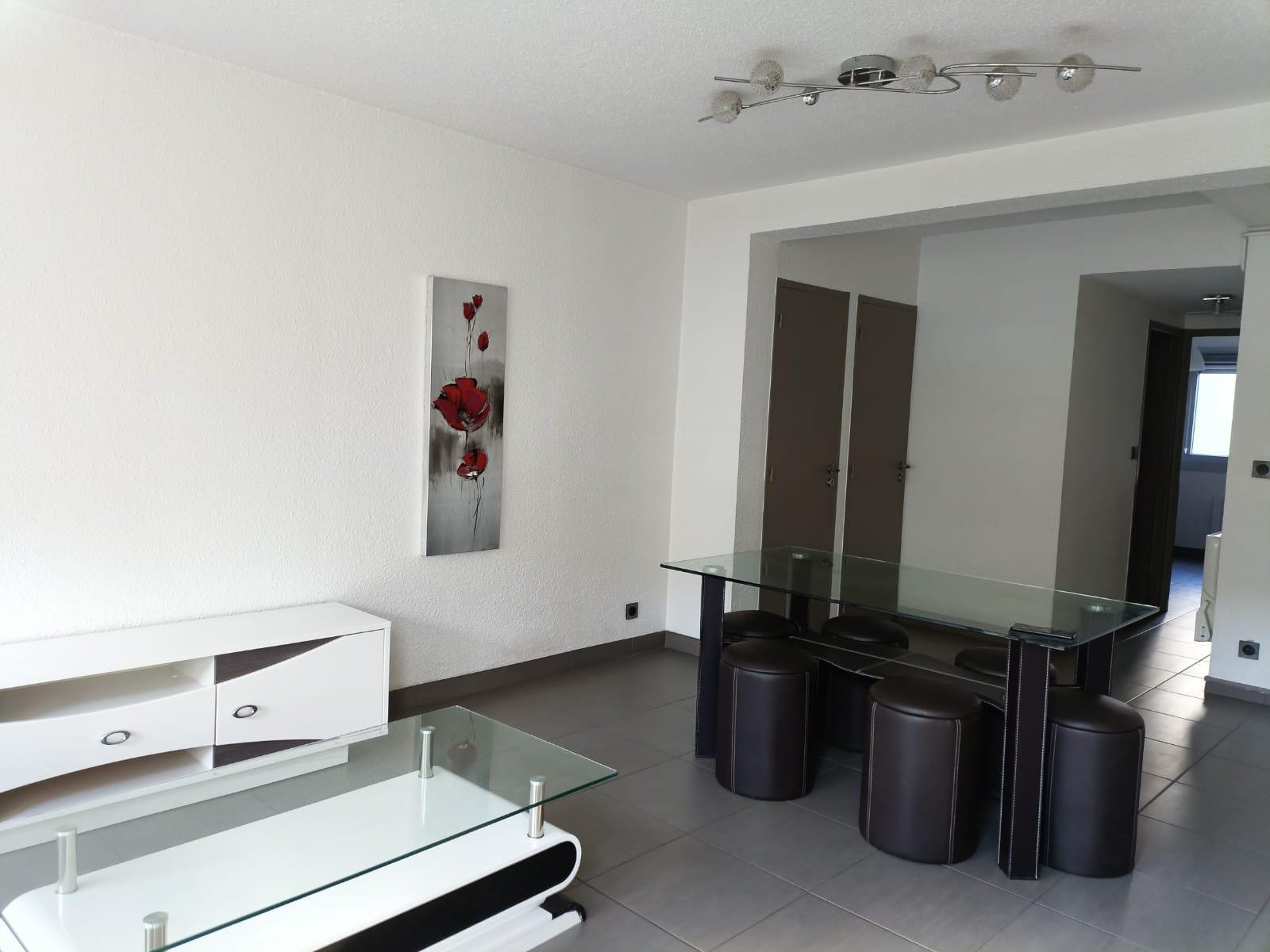 
                                                Location
                                                 Appartement dans quartier calme et recherché