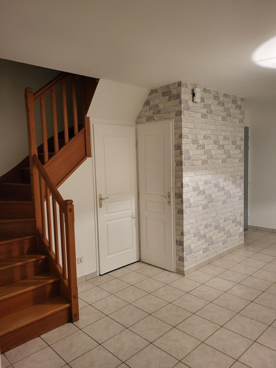 
                                                Location
                                                 Appartement dans quartier résidenciel
