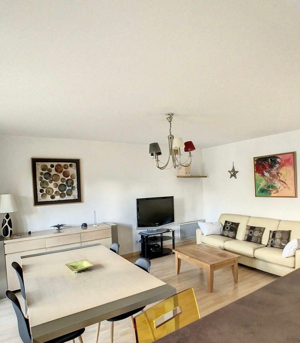 
                                                Location
                                                 Appartement dans résidence récente et de standing