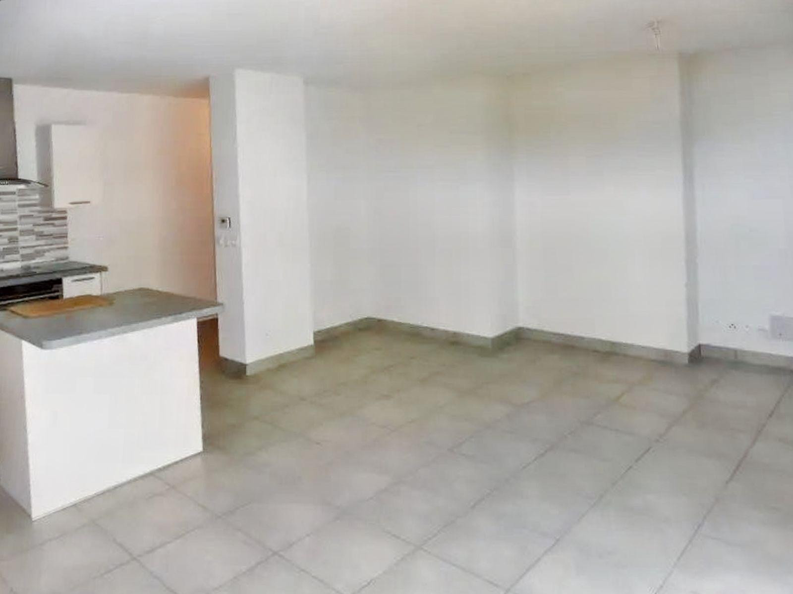 
                                                Location
                                                 Appartement dans un immeuble neuf avec piscine
