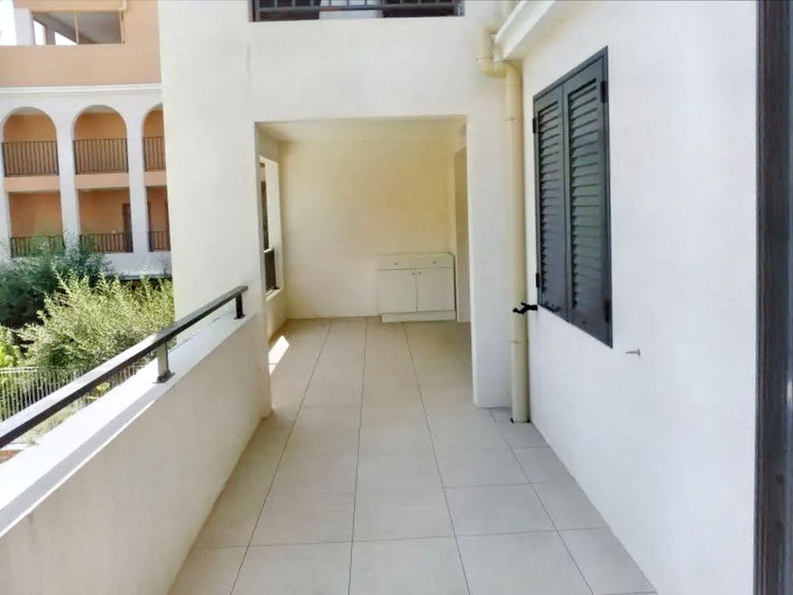 
                                                Location
                                                 Appartement dans un immeuble neuf avec piscine