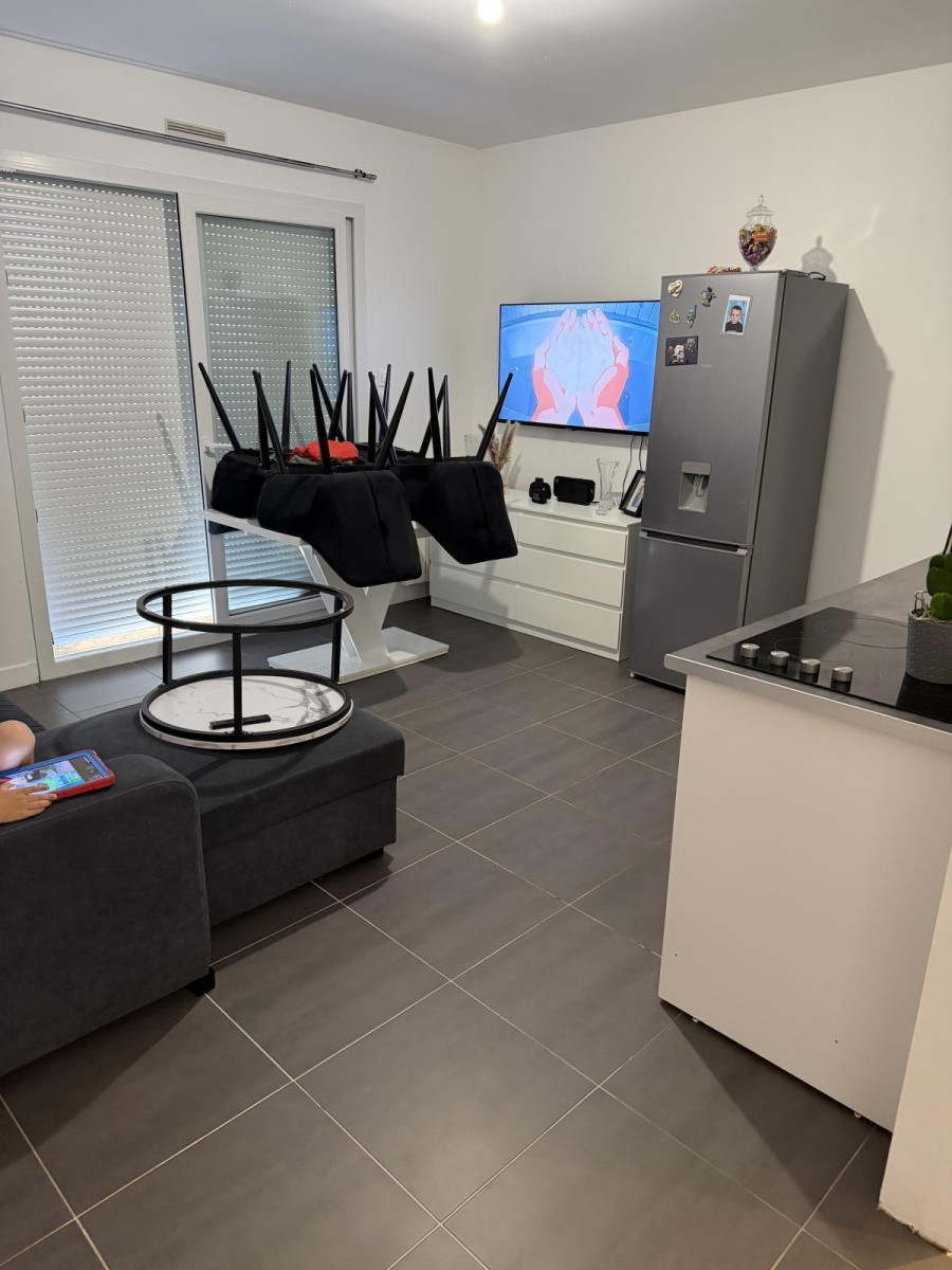 
                                                Location
                                                 Appartement dans une maison neuve avec jardinet