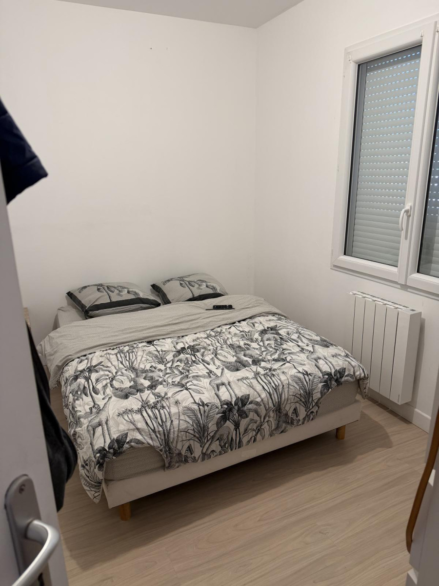 
                                                Location
                                                 Appartement dans une maison neuve avec jardinet