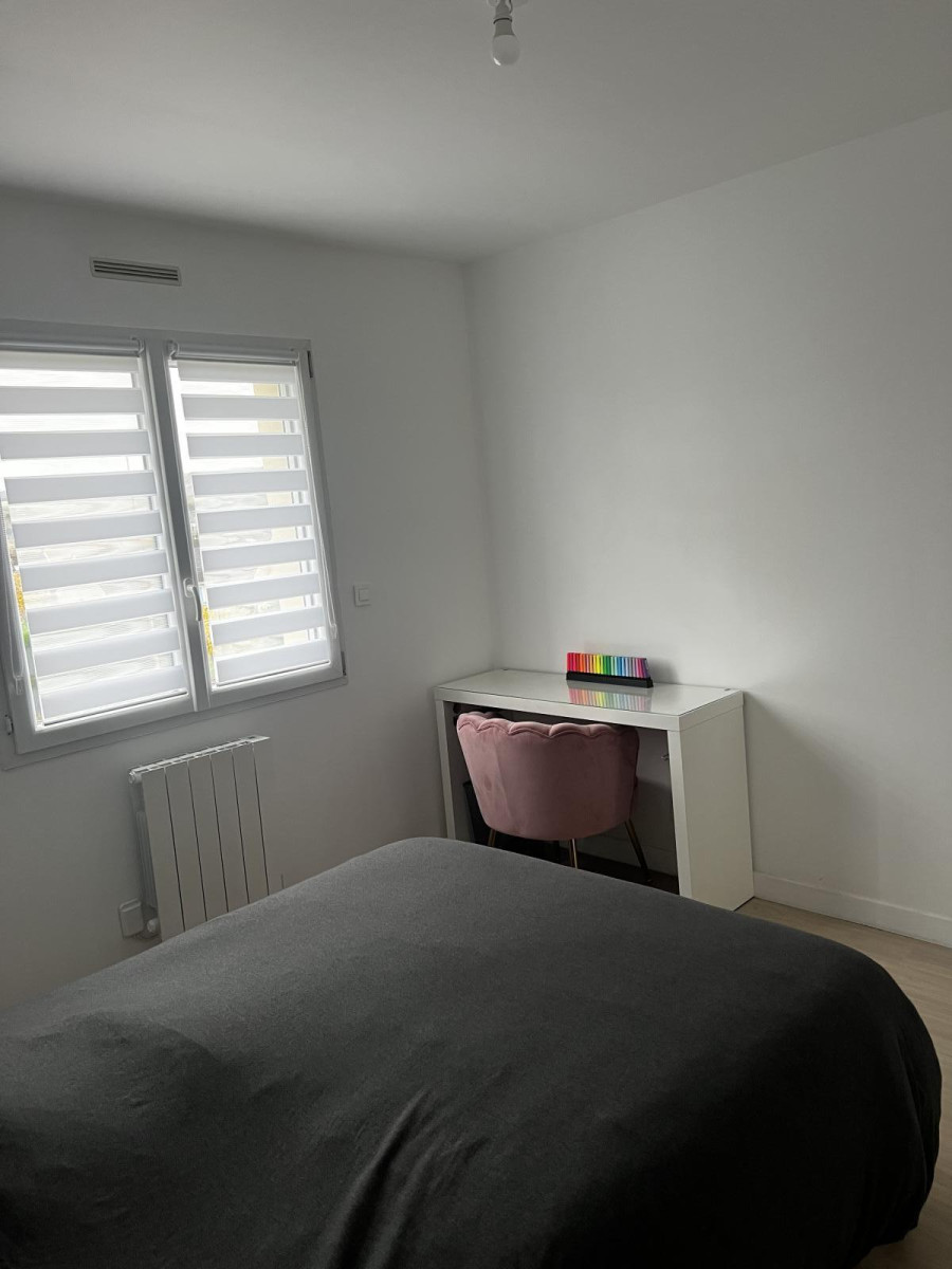 
                                                Location
                                                 Appartement dans une maison neuve avec jardinet