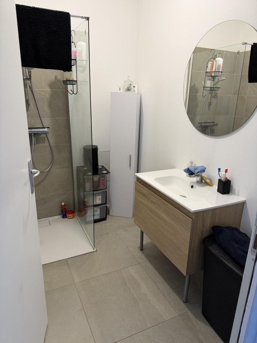 
                                                Location
                                                 Appartement dans une maison neuve avec jardinet