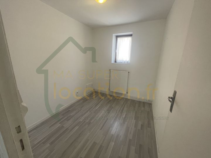 
                                                Location
                                                 APPARTEMENT DE 100M2