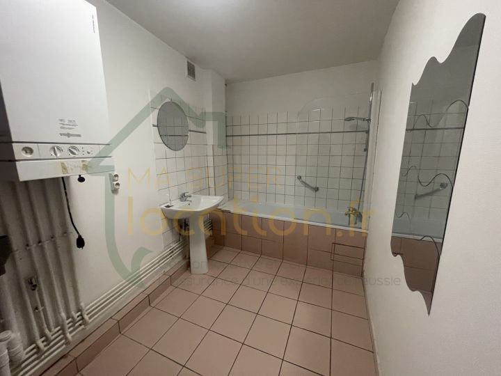 
                                                Location
                                                 APPARTEMENT DE 100M2