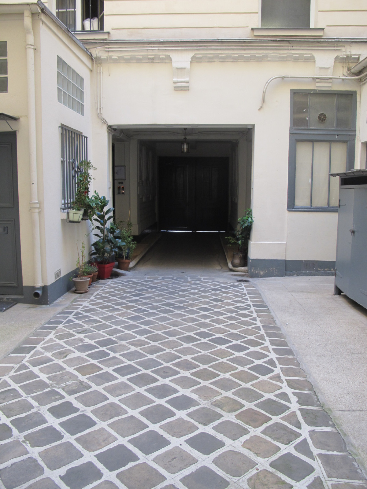 
                                                Location
                                                 Appartement de 2 pièces meublé à louer Paris 9