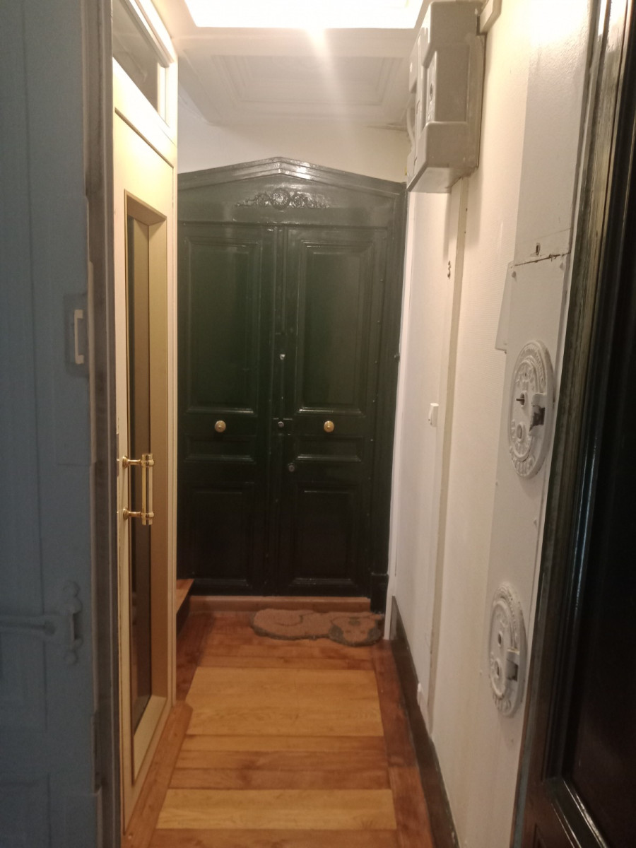 
                                                Location
                                                 Appartement de 2 pièces meublé à louer Paris 9