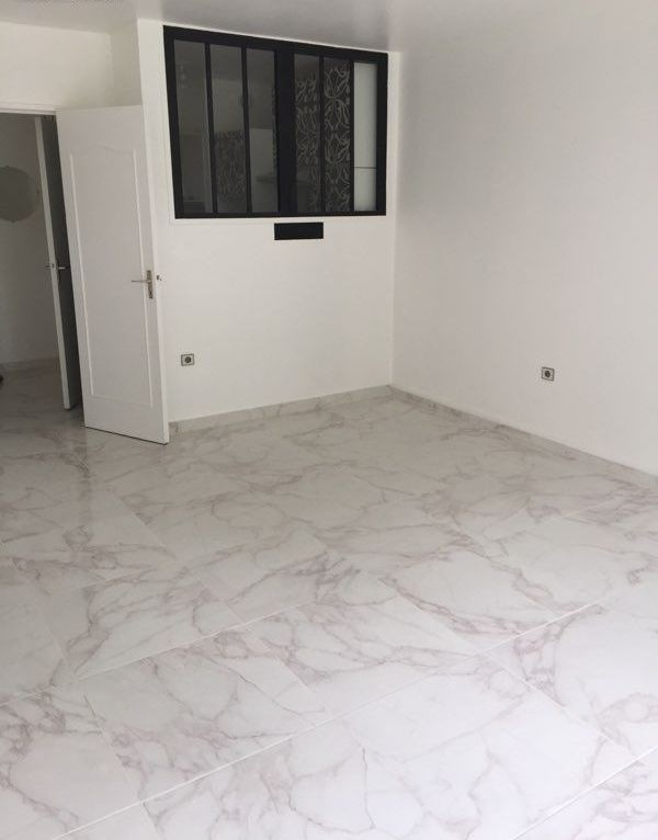 
                                                Location
                                                 Appartement de 3 pièces avec terrasse 1360€