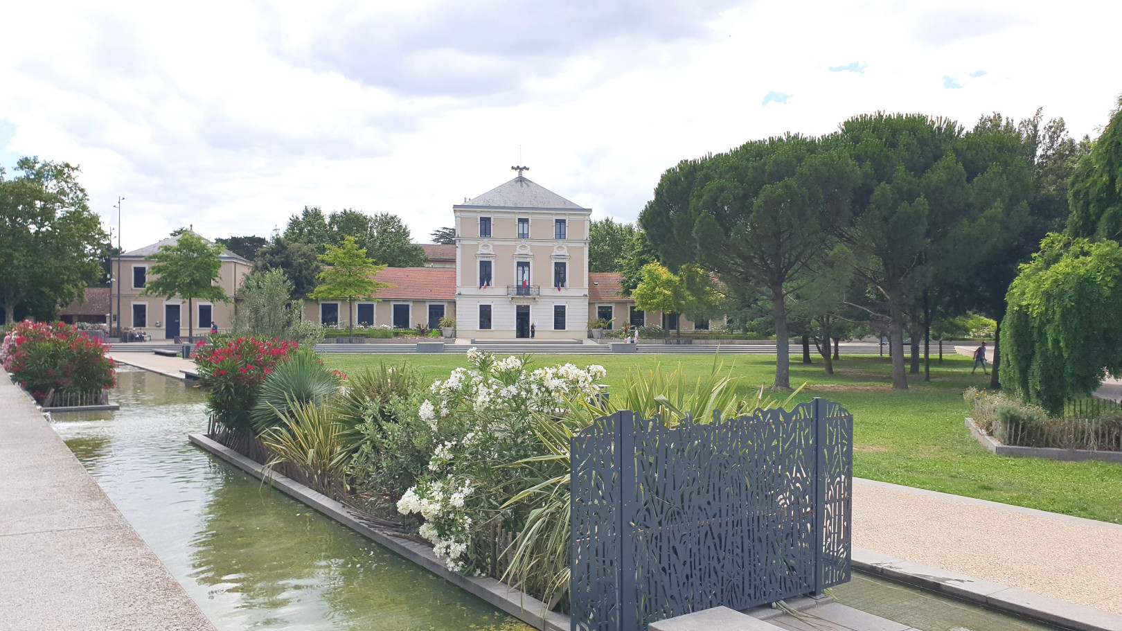 
                                                Vente
                                                 Appartement de 36m² + balcon + parking en sous sol