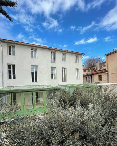 
                                                Vente
                                                 Appartement de 4 pièces sur jardin - Vieil Antibes