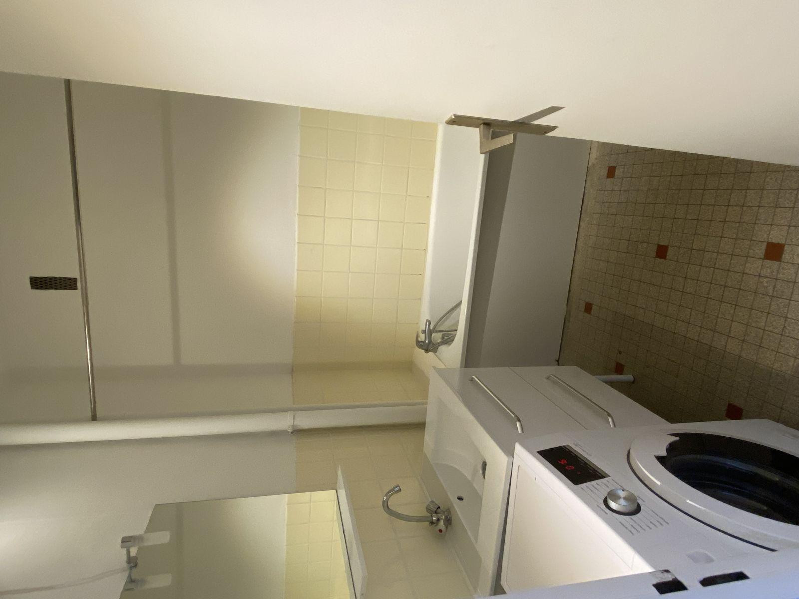 
                                                Location
                                                 Appartement de 45m2 meublé en sous-location