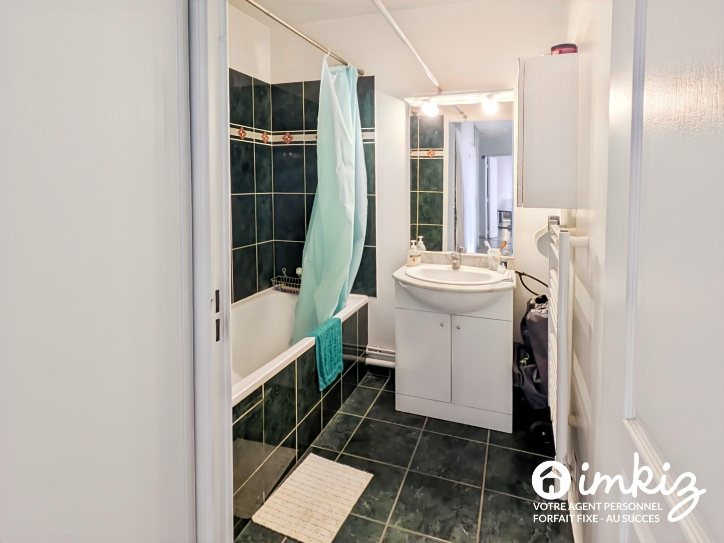 
                                                Vente
                                                 Appartement de 46 m² avec cave et parking