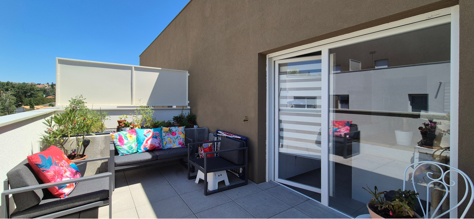 
                                                Vente
                                                 Appartement de 62 m² + terrasse + garage