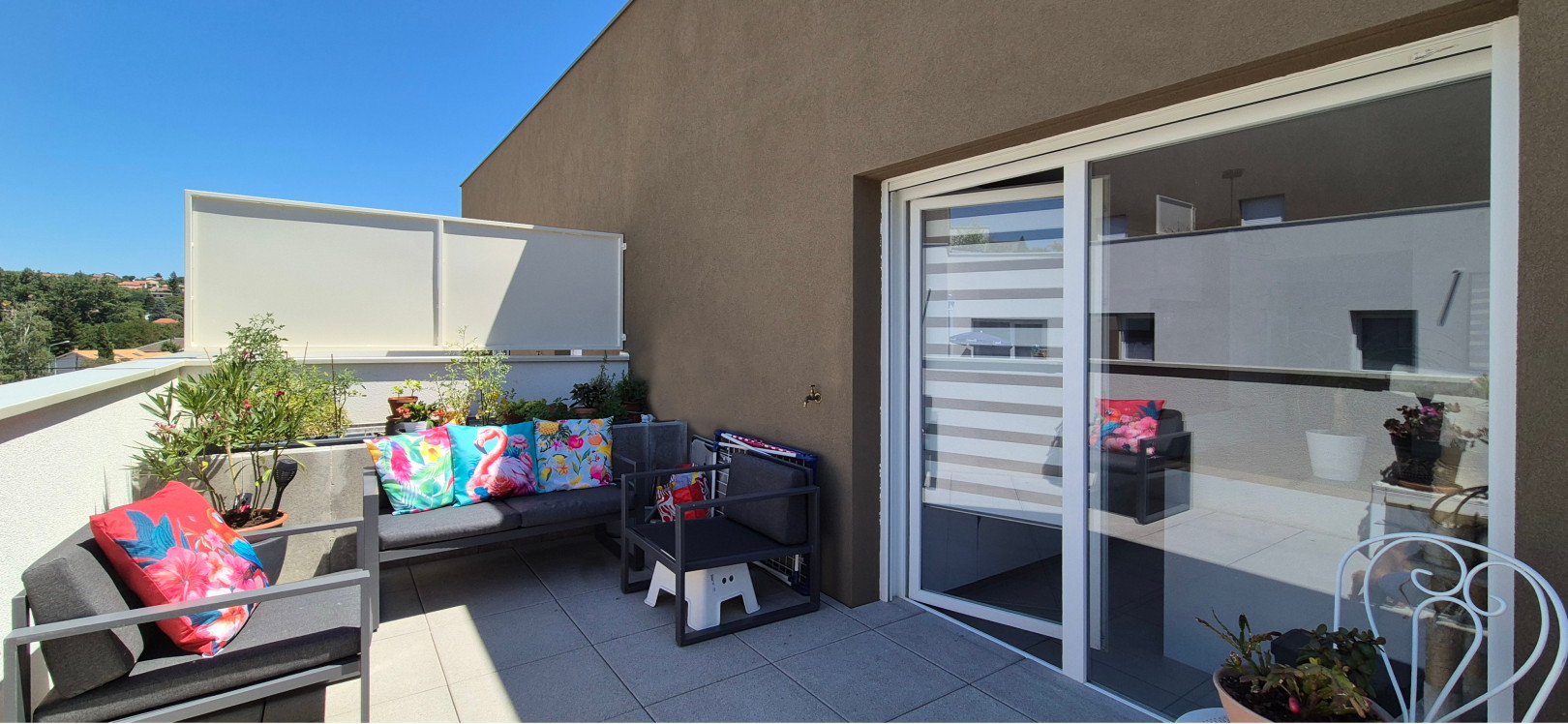 
                                                Vente
                                                 Appartement de 62 m² + terrasse + garage