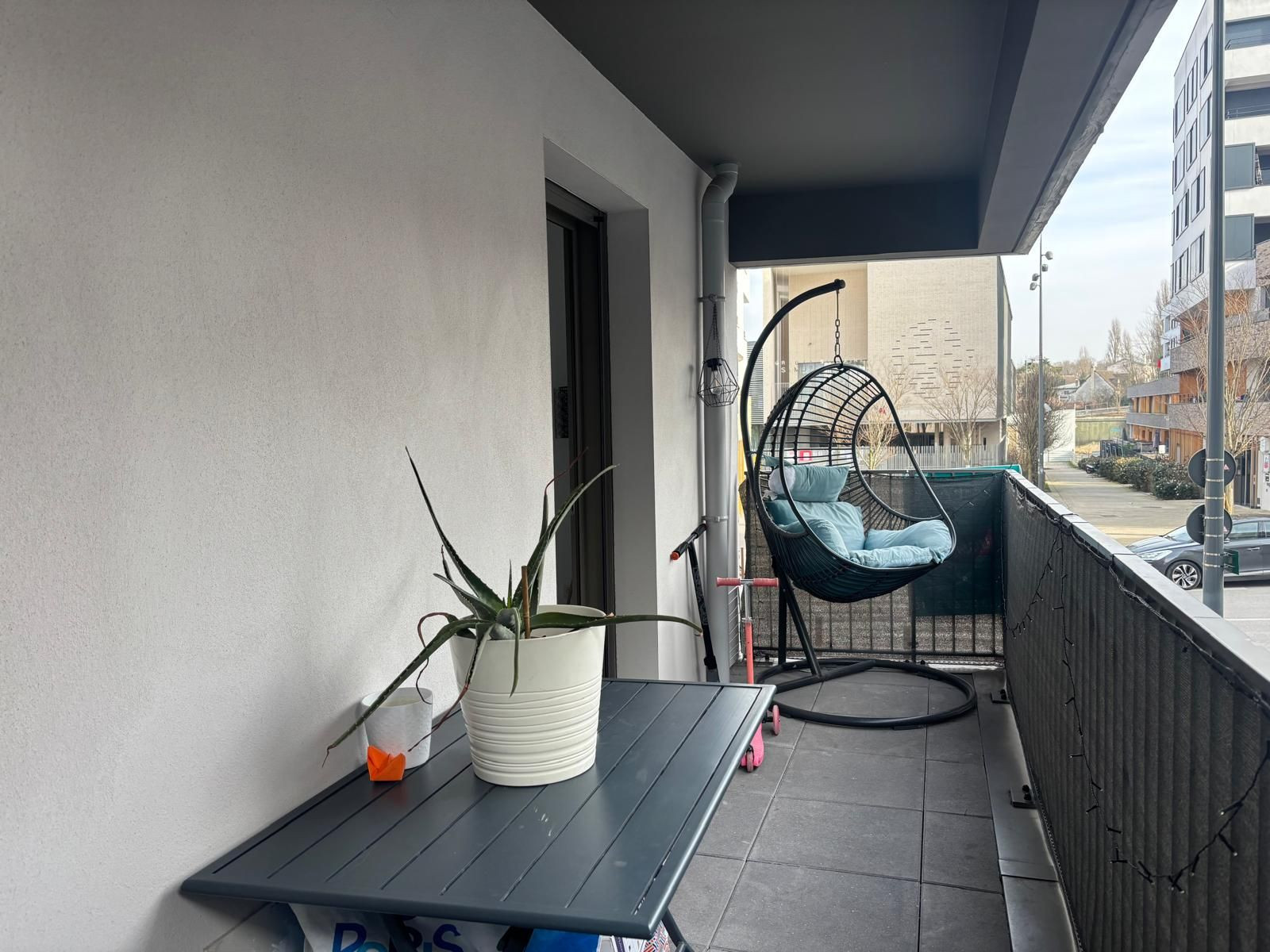 
                                                Location
                                                 Appartement de 63m3 bien situé!