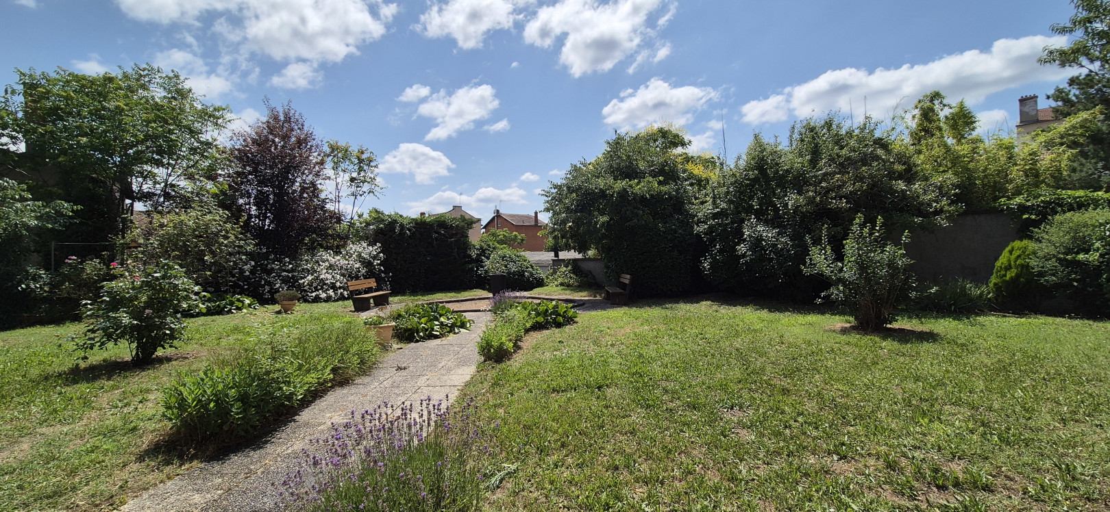 
                                                Vente
                                                 Appartement de 67 m² + balcon + cave