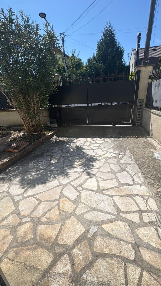 
                                                Location
                                                 Appartement de 85 m2