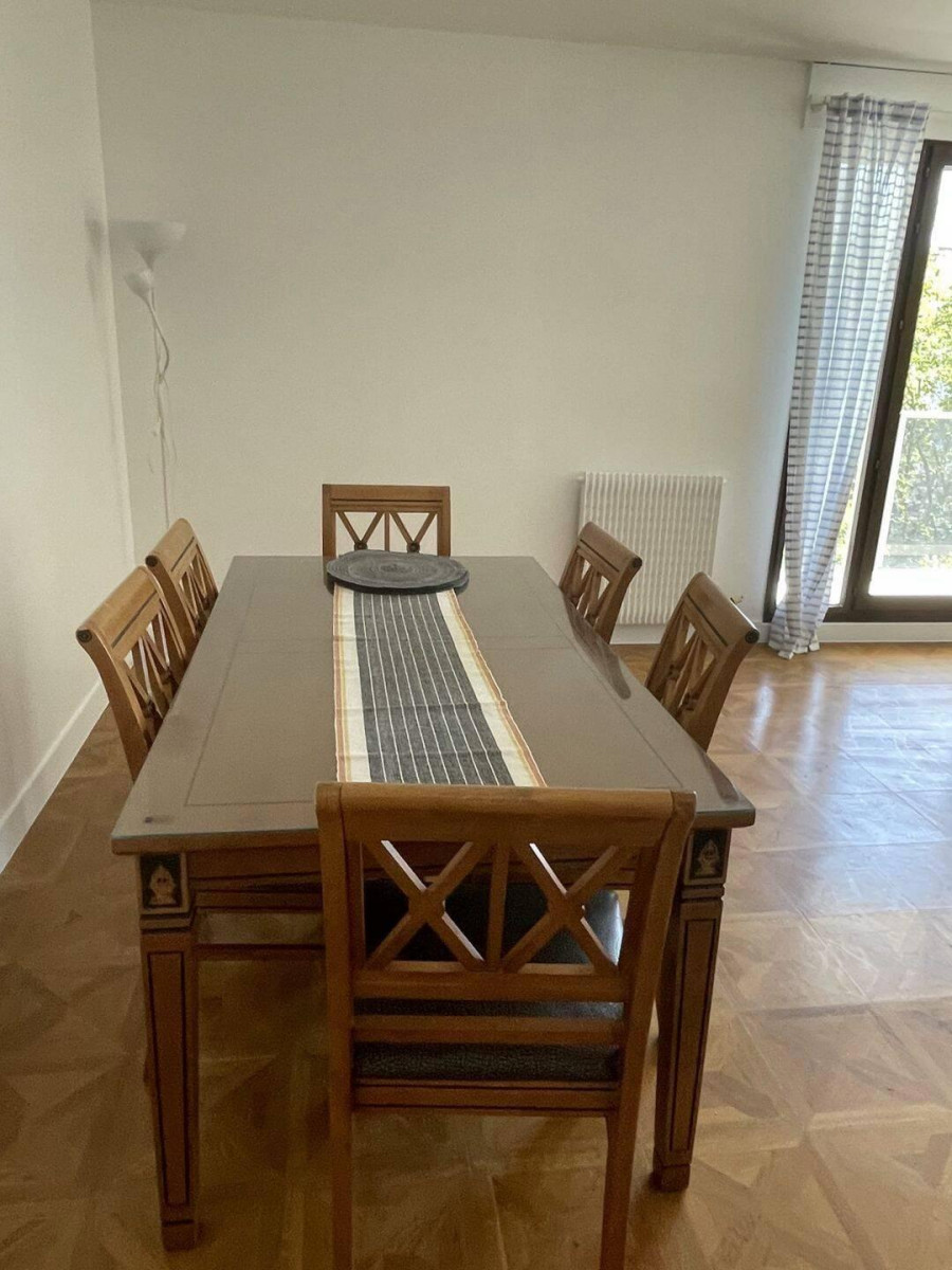 
                                                Location
                                                 Appartement de 93 m² avec 2 Balcons, Vue Dégagée —