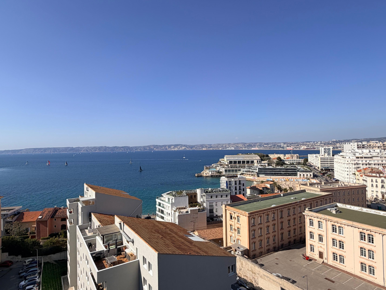 
                                                Vente
                                                 Appartement de caractère, calme, lumineux