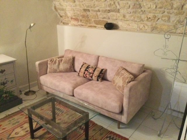 
                                                Location
                                                 Appartement de caractère dans le centre du village