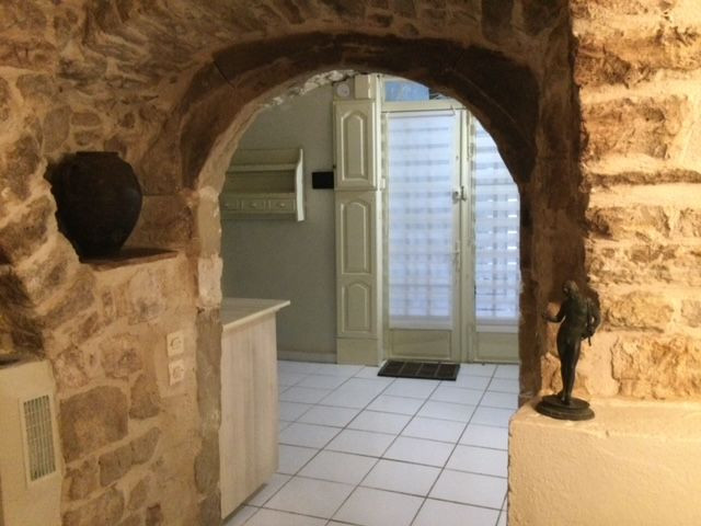 
                                                Location
                                                 Appartement de caractère dans le centre du village