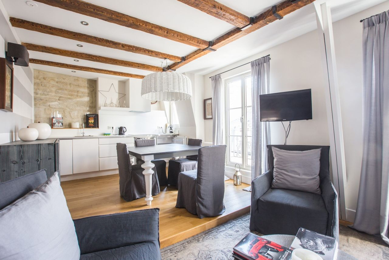 
                                                Location
                                                 Appartement de charme meublé au coeur de Paris