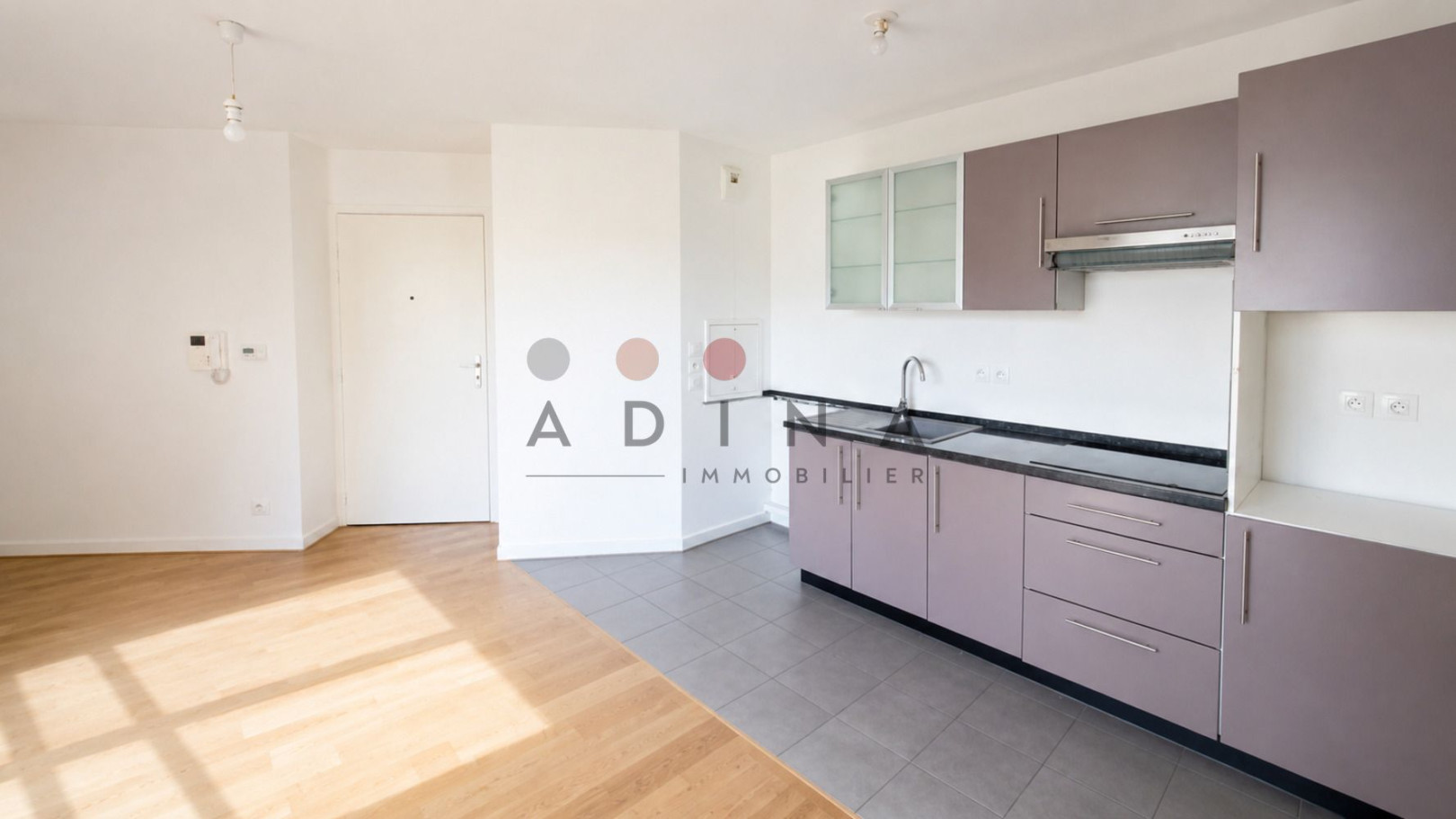 
                                                Vente
                                                 Appartement de Deux Pièces avec Balcon