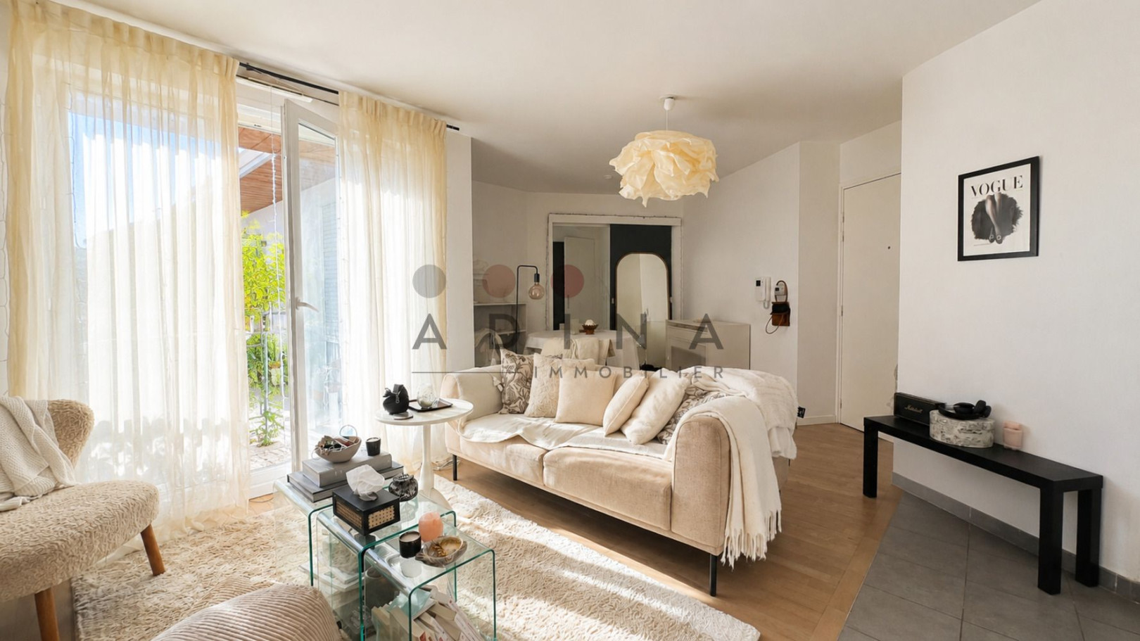 
                                                Vente
                                                 Appartement de Deux Pièces avec Balcon
