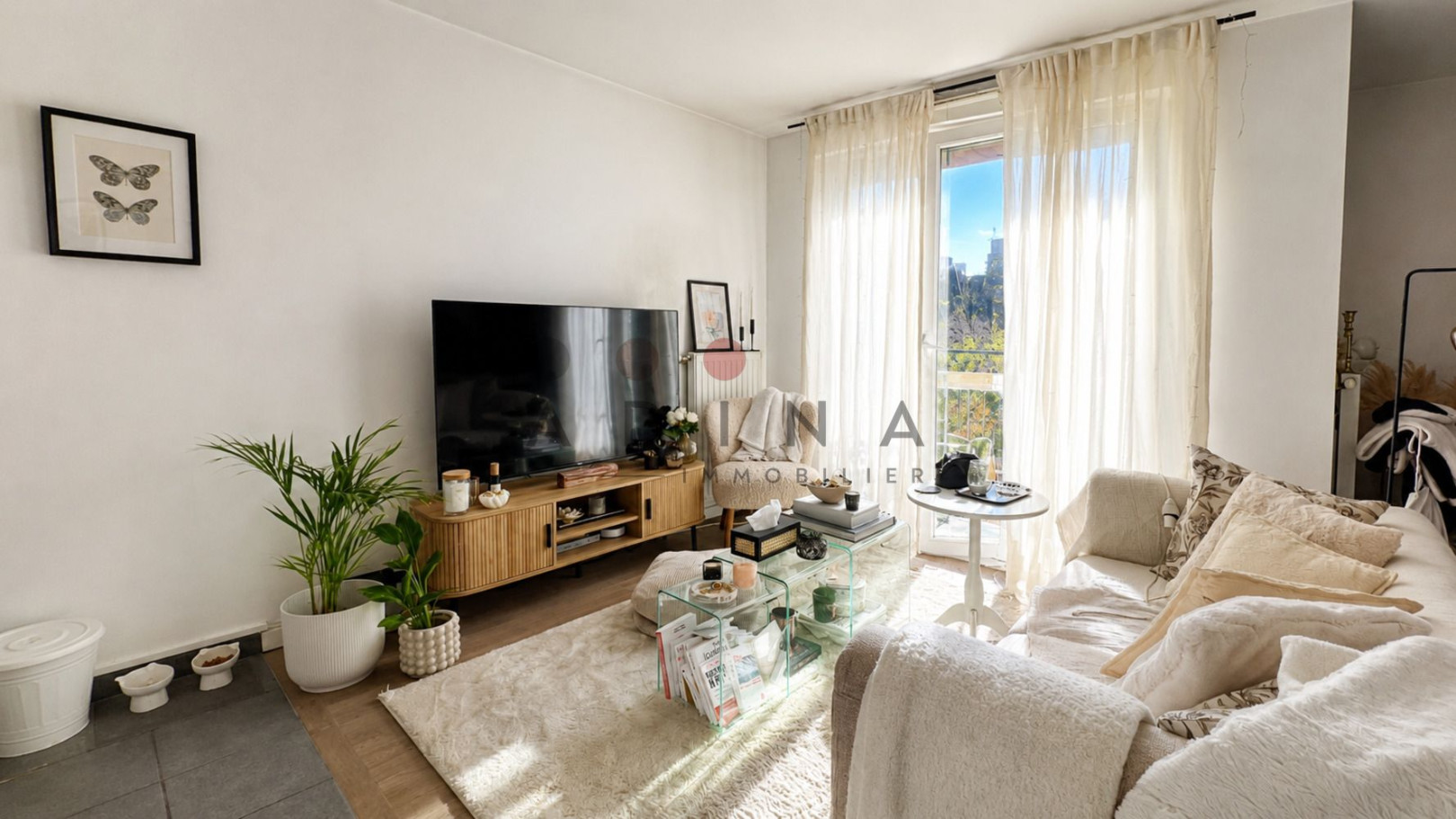 
                                                Vente
                                                 Appartement de Deux Pièces avec Balcon