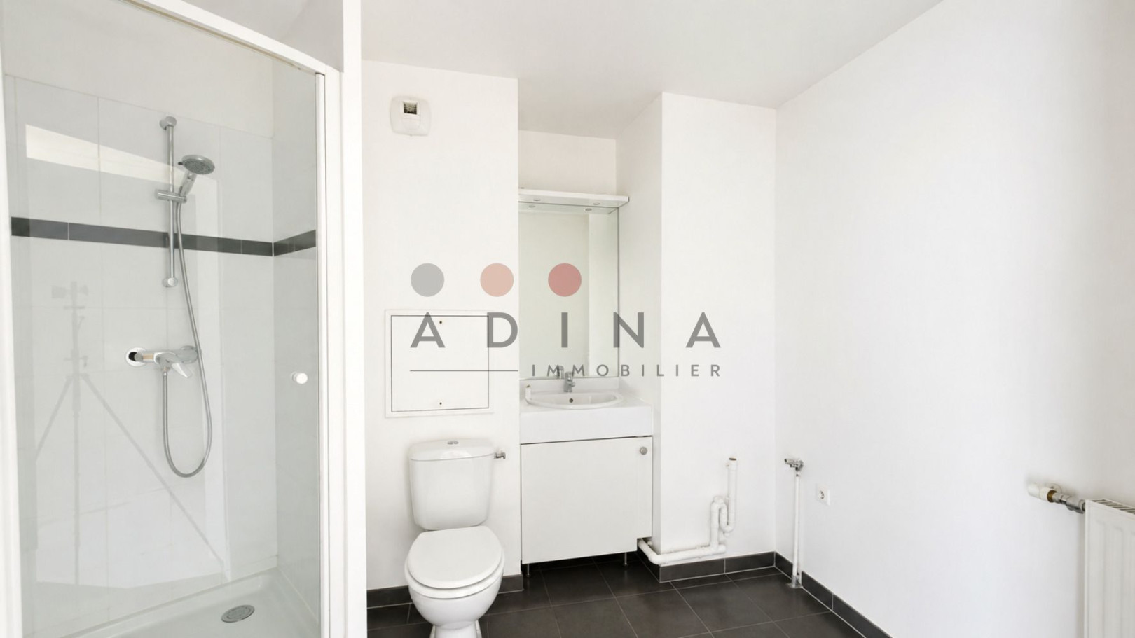
                                                Vente
                                                 Appartement de Deux Pièces avec Balcon