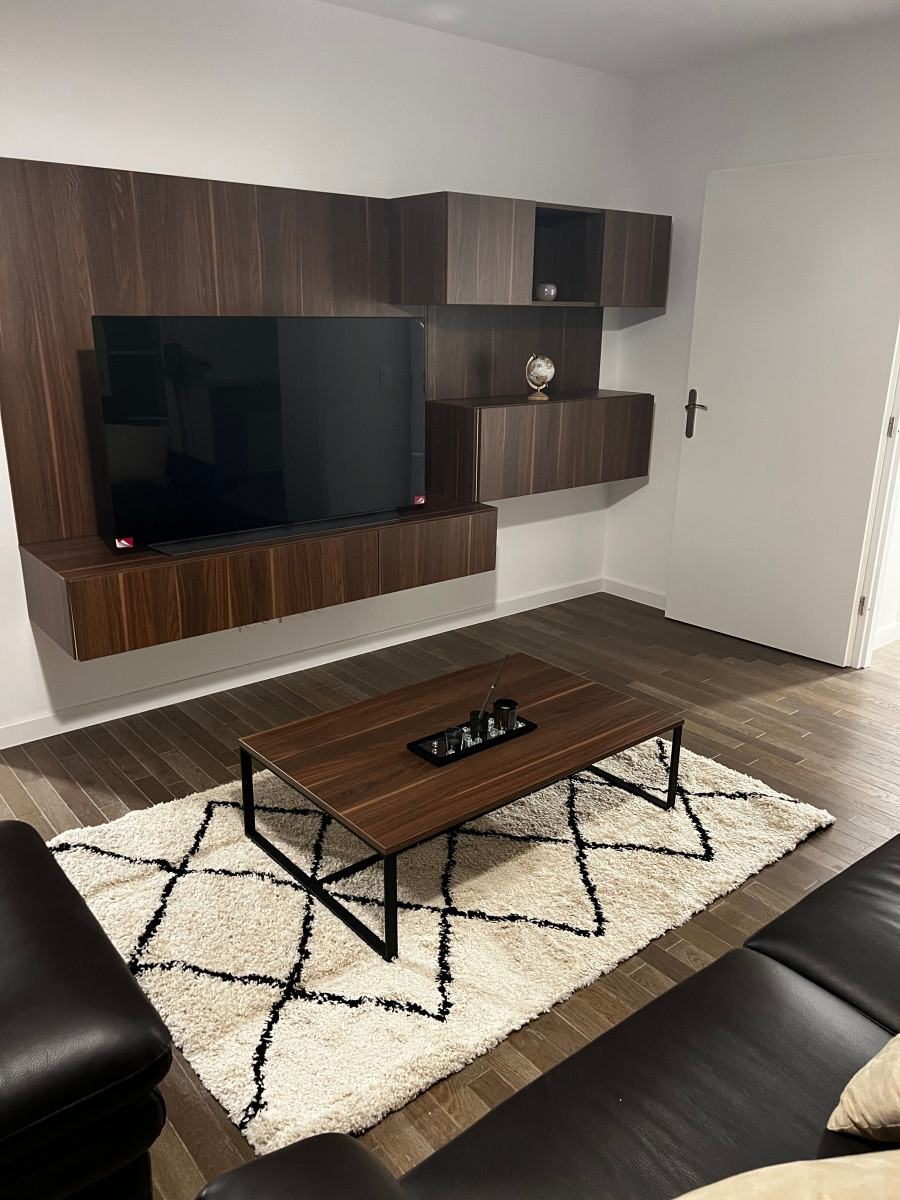 
                                                Location
                                                 Appartement de luxe (loyer tout inclus)