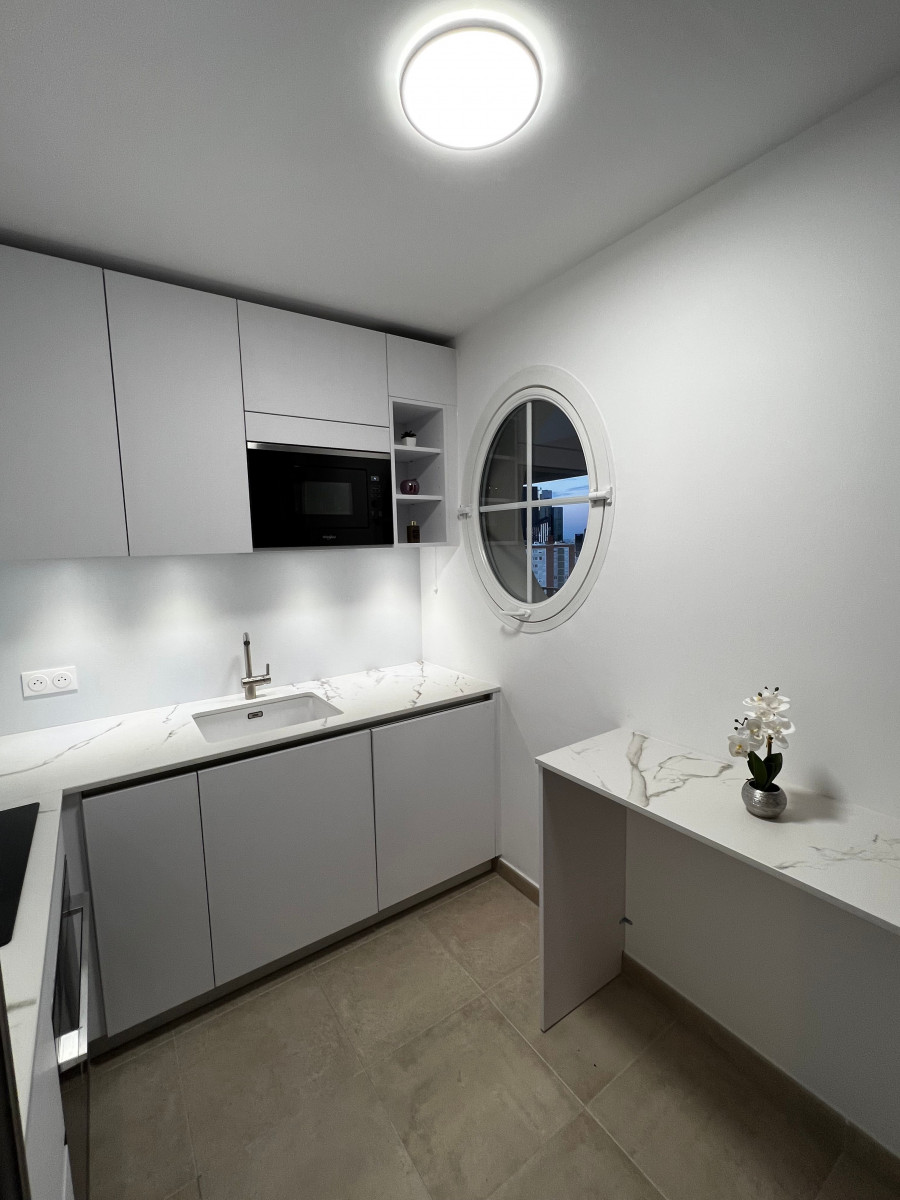 
                                                Location
                                                 Appartement de luxe (loyer tout inclus)