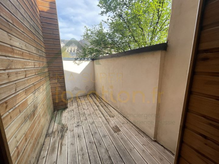 
                                                Location
                                                 APPARTEMENT DE STANDING CENTRE VILLE