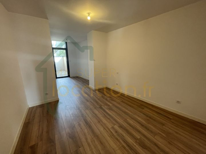 
                                                Location
                                                 APPARTEMENT DE STANDING CENTRE VILLE