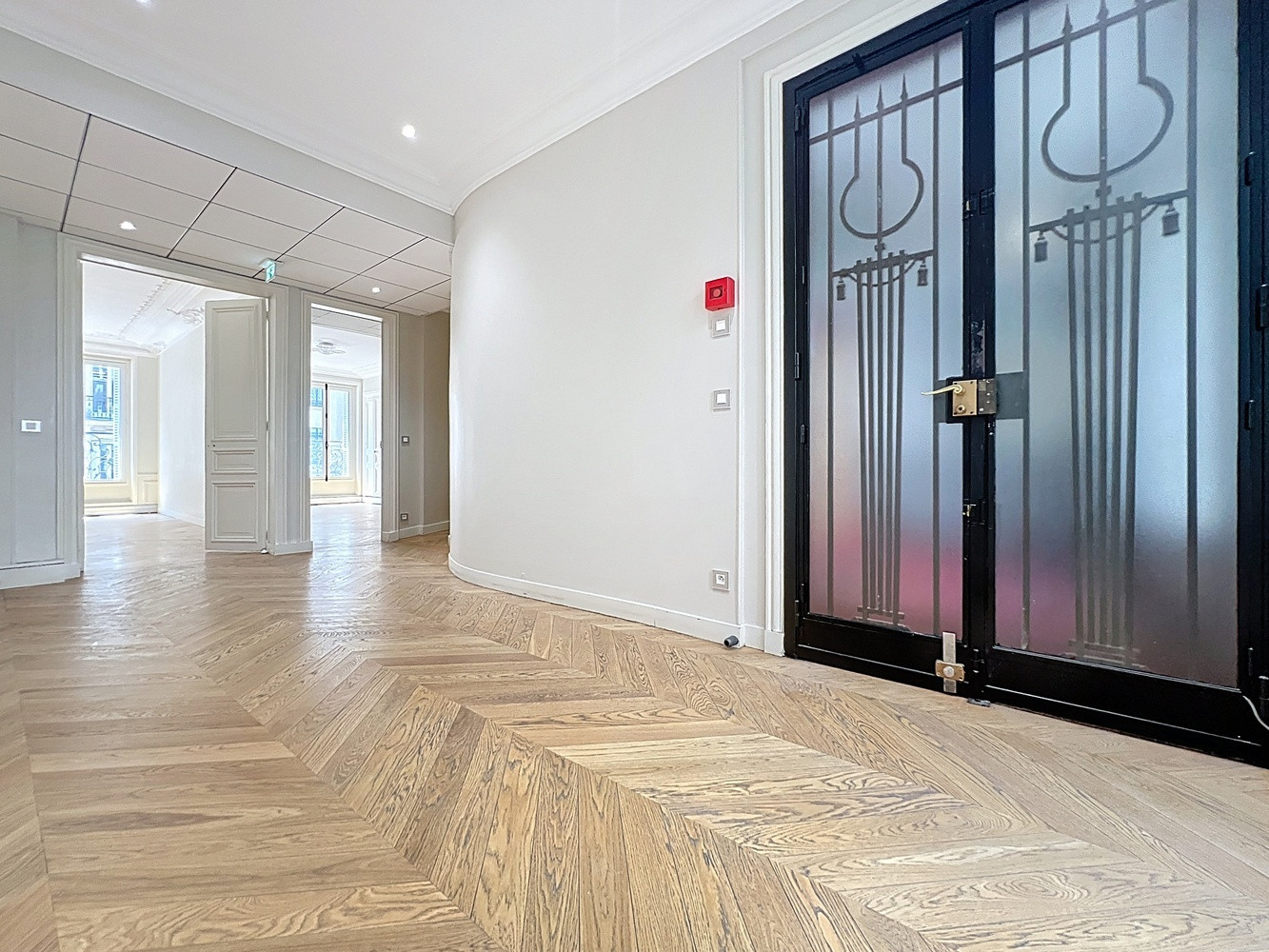 
                                                Vente
                                                 appartement de standing de 204 m² PARIS 8