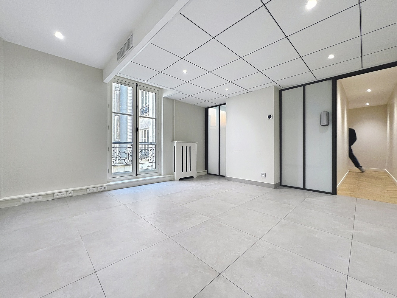 
                                                Vente
                                                 appartement de standing de 204 m² PARIS 8