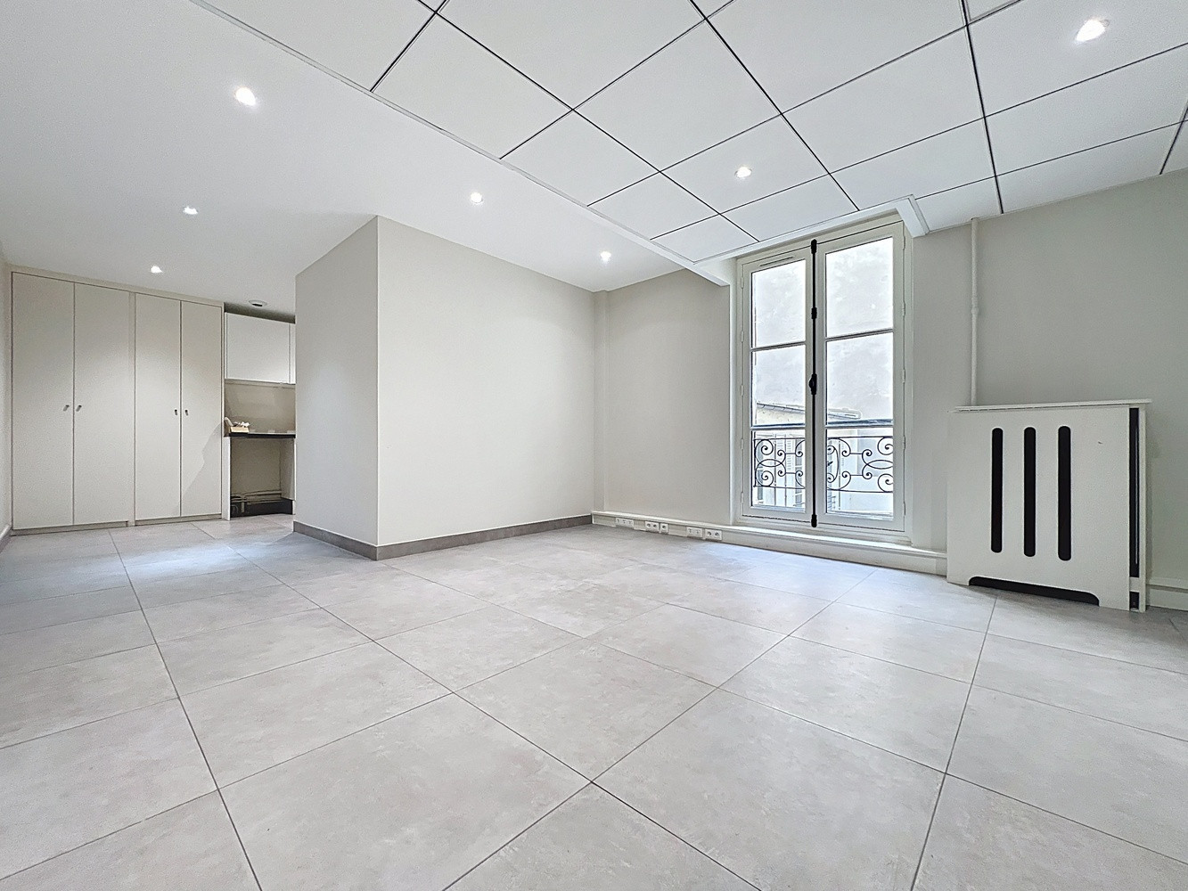 
                                                Vente
                                                 appartement de standing de 204 m² PARIS 8