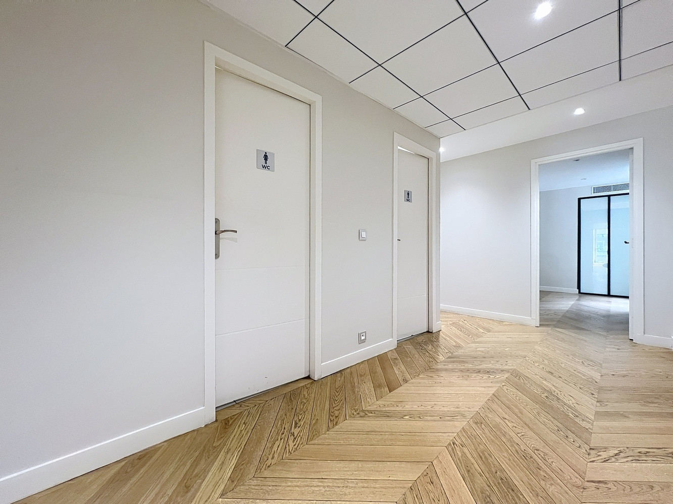 
                                                Vente
                                                 appartement de standing de 204 m² PARIS 8