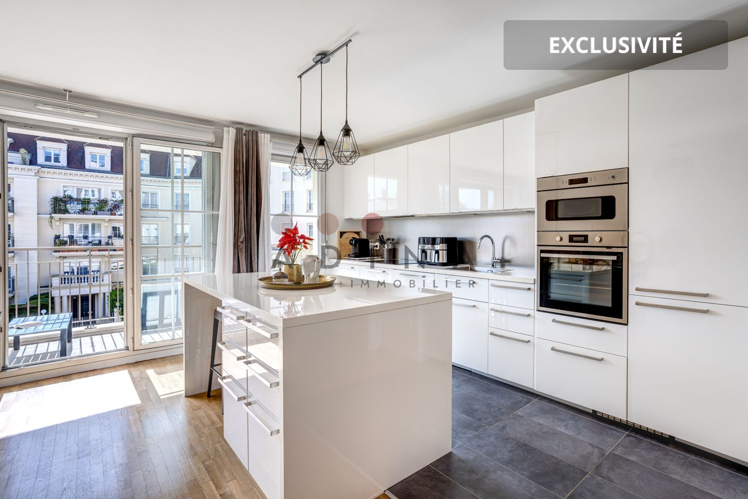 
                                                Vente
                                                 Appartement de Trois Pièces avec Balcon