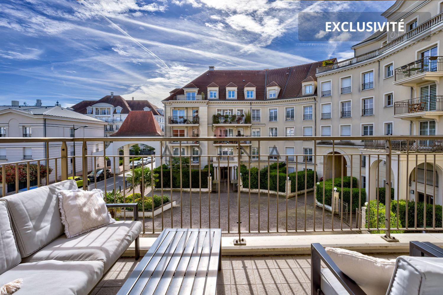 
                                                Vente
                                                 Appartement de Trois Pièces avec Balcon