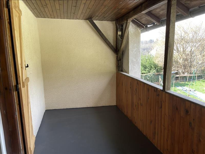 
                                                Location
                                                 Appartement de type 3 refait à neuf