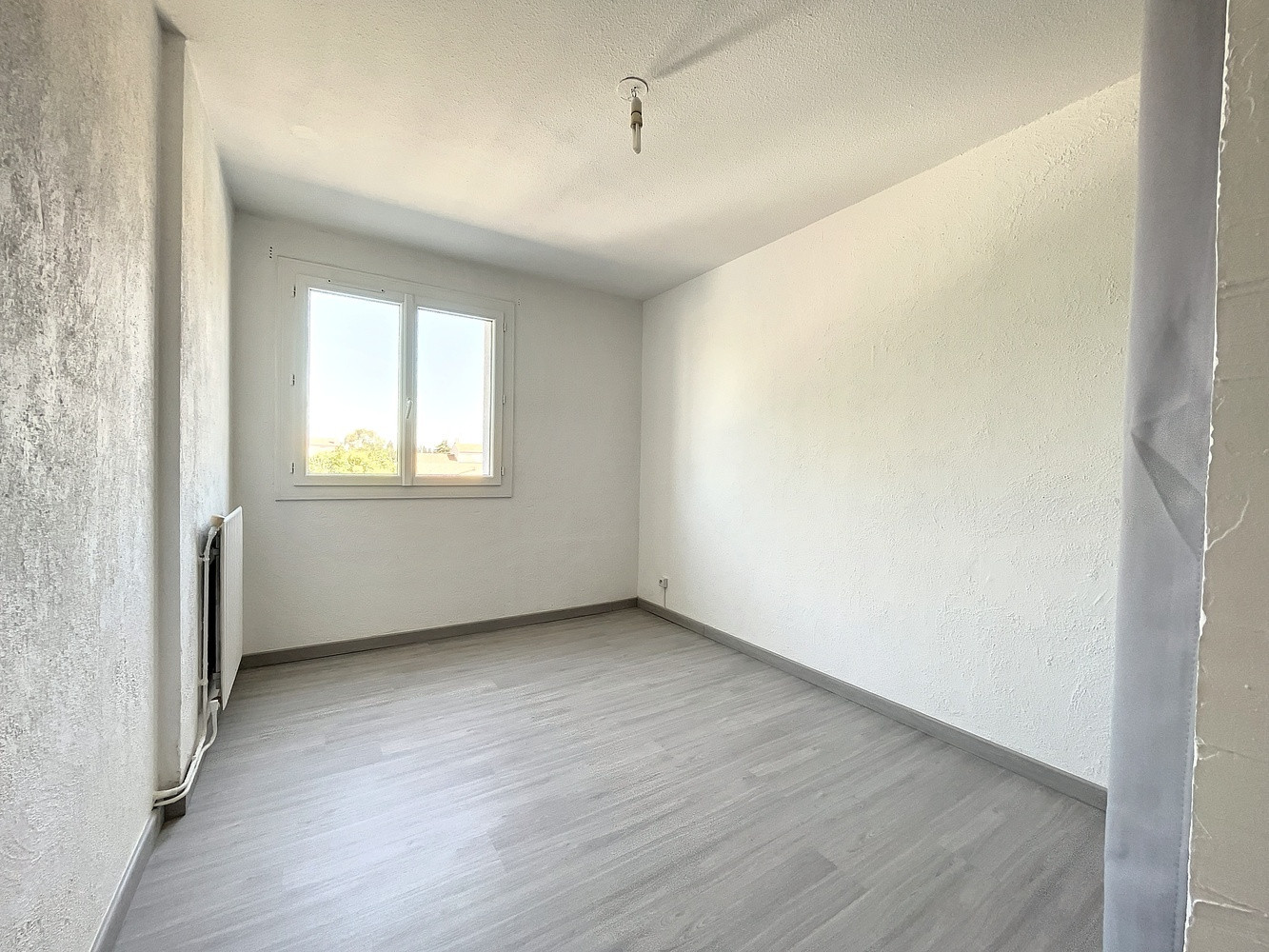 
                                                Location
                                                 Appartement de type 4 - Balcon