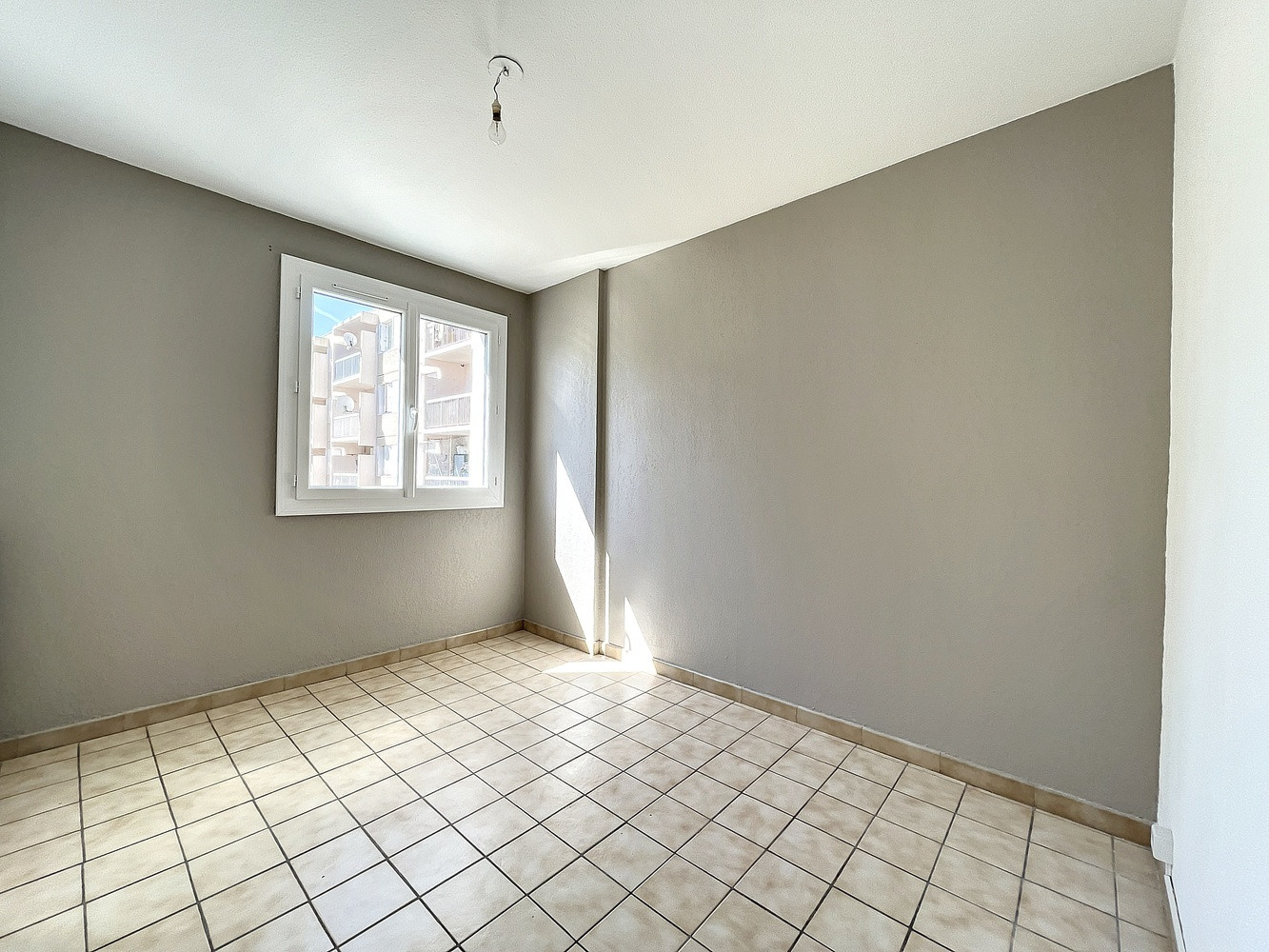 
                                                Location
                                                 Appartement de type 4 - Balcon